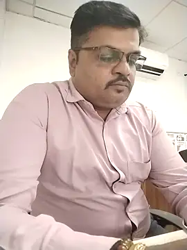 Snapshot of Desi_Londa_143 chatting on 11-19-25, 04:45 Desi Londa 143 online show from 11-19-25, 04:45