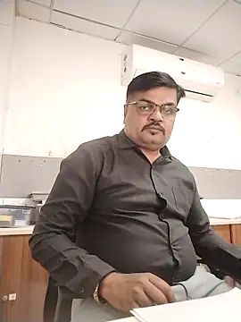 Snapshot of Desi_Londa_143 chatting on 12-03-25, 04:53 Desi Londa 143 online show from 12-03-25, 04:53