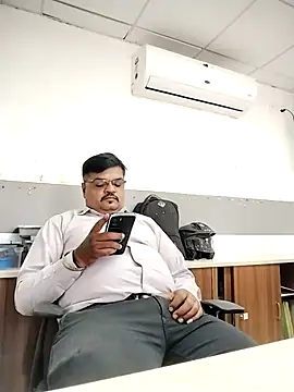 Snapshot of Desi_Londa_143 chatting on 12-05-25, 06:00 Desi Londa 143 online show from 12-05-25, 06:00