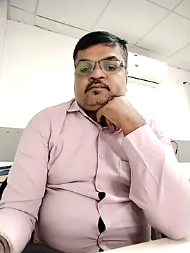 Snapshot of Desi_Londa_143 chatting on 12-17-25, 05:02 Desi Londa 143 online show from 12-17-25, 05:02