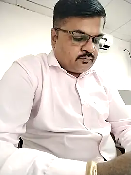 Snapshot of Desi_Londa_143 chatting on 02-16-26, 05:47 Desi Londa 143 online show from 02-16-26, 05:47