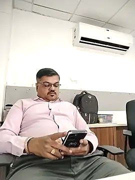 Snapshot of Desi_Londa_143 chatting on 02-26-26, 06:01 Desi Londa 143 online show from 02-26-26, 06:01