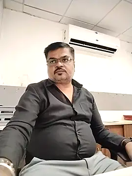 Snapshot of Desi_Londa_143 chatting on 03-02-26, 04:03 Desi Londa 143 online show from 03-02-26, 04:03