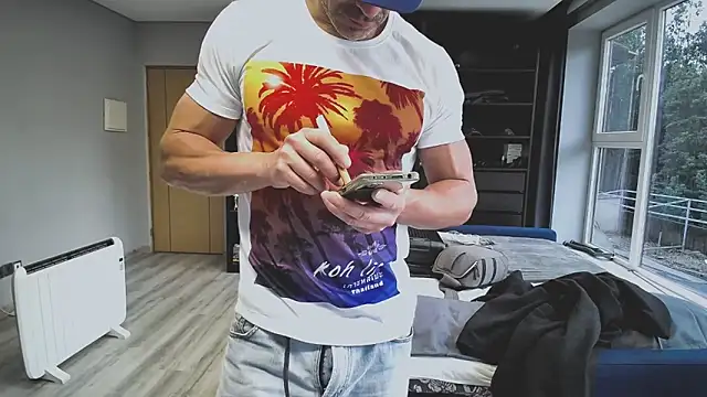 samricci21 online show from 12-14-25, 04:23