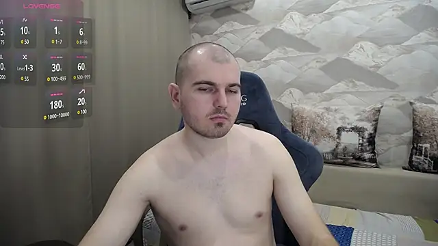 Snapshot of SerzhKorol1 chatting on 03-17-25, 09:33 SerzhKorol1 online show from 03-17-25, 09:33