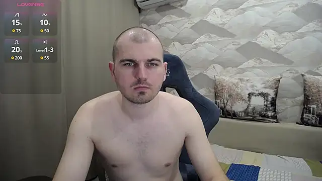 Snapshot of SerzhKorol1 chatting on 03-17-25, 12:35 SerzhKorol1 online show from 03-17-25, 12:35