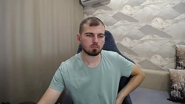 Snapshot of SerzhKorol1 chatting on 09-15-25, 12:27 SerzhKorol1 online show from 09-15-25, 12:27