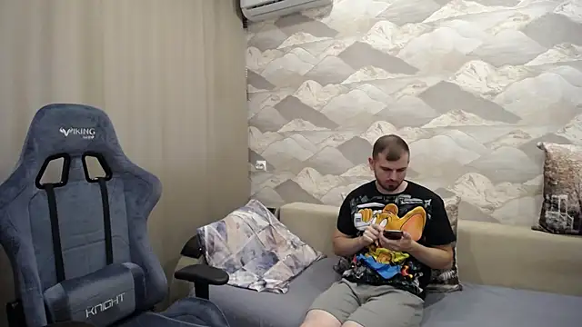 Snapshot of SerzhKorol1 chatting on 09-17-25, 01:13 SerzhKorol1 online show from 09-17-25, 01:13