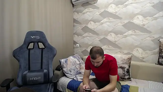 Snapshot of SerzhKorol1 chatting on 09-27-25, 01:05 SerzhKorol1 online show from 09-27-25, 01:05