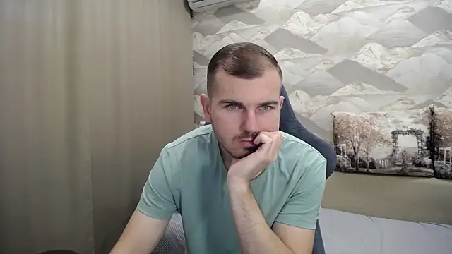 Snapshot of SerzhKorol1 chatting on 10-09-25, 07:39 SerzhKorol1 online show from 10-09-25, 07:39