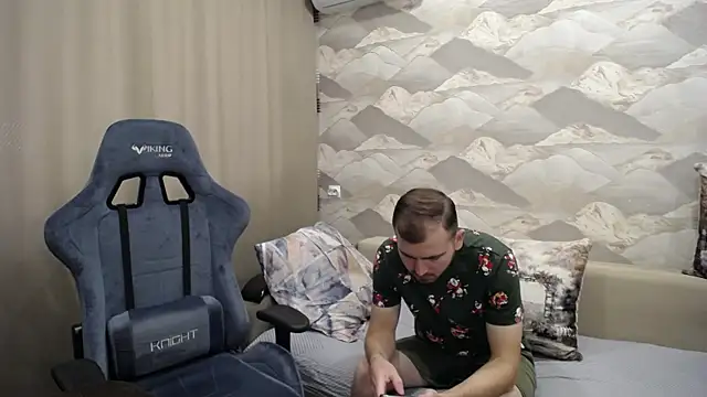 Snapshot of SerzhKorol1 chatting on 10-17-25, 07:22 SerzhKorol1 online show from 10-17-25, 07:22