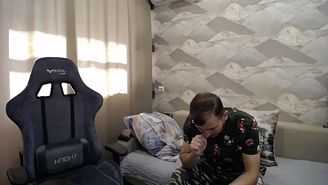 Snapshot of SerzhKorol1 chatting on 10-25-25, 06:43 SerzhKorol1 online show from 10-25-25, 06:43