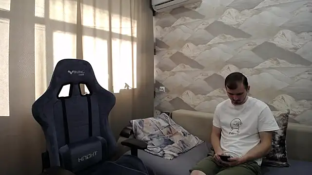 Snapshot of SerzhKorol1 chatting on 11-09-25, 06:01 SerzhKorol1 online show from 11-09-25, 06:01