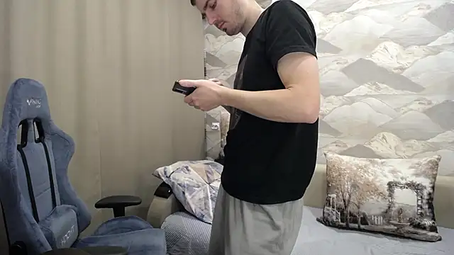 Snapshot of SerzhKorol1 chatting on 11-14-25, 04:55 SerzhKorol1 online show from 11-14-25, 04:55