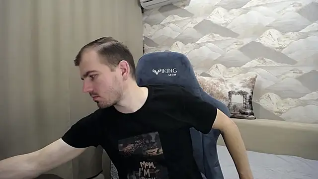 Snapshot of SerzhKorol1 chatting on 11-15-25, 04:32 SerzhKorol1 online show from 11-15-25, 04:32