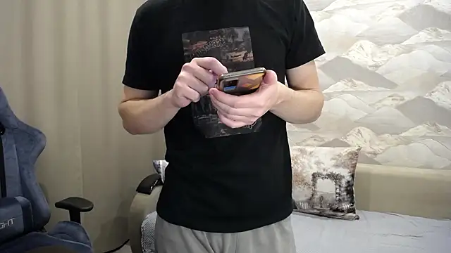 Snapshot of SerzhKorol1 chatting on 11-16-25, 04:40 SerzhKorol1 online show from 11-16-25, 04:40