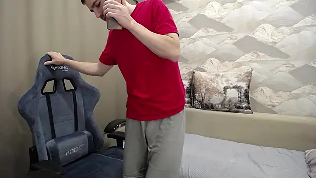 Snapshot of SerzhKorol1 chatting on 11-20-25, 04:56 SerzhKorol1 online show from 11-20-25, 04:56