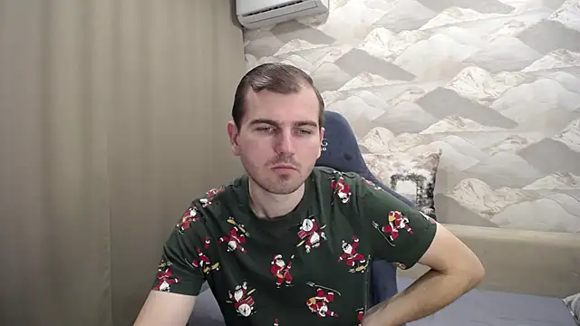 Snapshot of SerzhKorol1 chatting on 12-05-25, 04:32 SerzhKorol1 online show from 12-05-25, 04:32