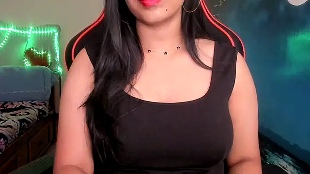Snapshot of South_indian_tickly chatting on 11-18-25, 02:54 South indian tickly online show from 11-18-25, 02:54