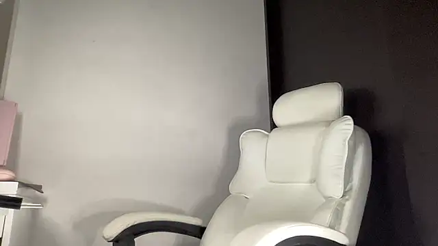 Snapshot of baby_natalie chatting on 01-16-25, 09:16 baby natalie online show from 01-16-25, 09:16