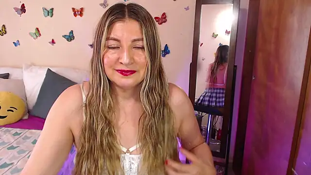 Snapshot of Jolie-Mature chatting on 12-26-24, 08:00 Jolie-Mature online show from 12-26-24, 08:00