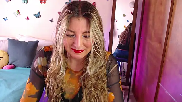 Snapshot of Jolie-Mature chatting on 01-02-25, 08:35 Jolie-Mature online show from 01-02-25, 08:35