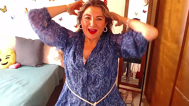 Snapshot of Jolie-Mature chatting on 01-07-25, 09:14 Jolie-Mature online show from 01-07-25, 09:14