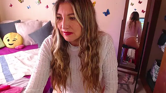 Snapshot of Jolie-Mature chatting on 01-26-25, 08:34 Jolie-Mature online show from 01-26-25, 08:34