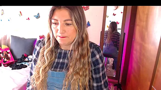 Snapshot of Jolie-Mature chatting on 09-20-25, 08:21 Jolie-Mature online show from 09-20-25, 08:21