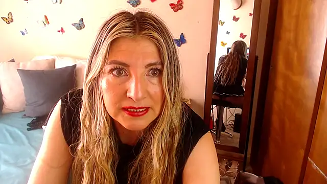 Snapshot of Jolie-Mature chatting on 10-15-25, 09:15 Jolie-Mature online show from 10-15-25, 09:15