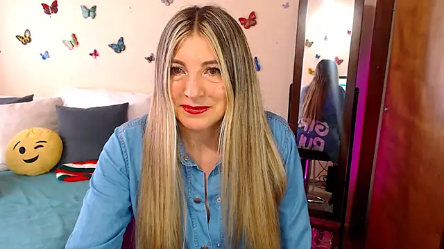 Snapshot of Jolie-Mature chatting on 10-17-25, 08:44 Jolie-Mature online show from 10-17-25, 08:44