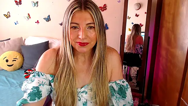 Snapshot of Jolie-Mature chatting on 10-20-25, 07:58 Jolie-Mature online show from 10-20-25, 07:58