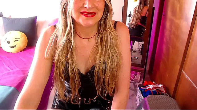 Snapshot of Jolie-Mature chatting on 11-09-25, 06:28 Jolie-Mature online show from 11-09-25, 06:28