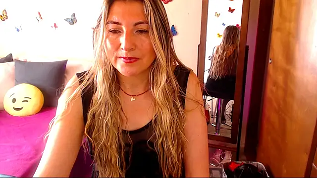 Snapshot of Jolie-Mature chatting on 11-10-25, 08:08 Jolie-Mature online show from 11-10-25, 08:08