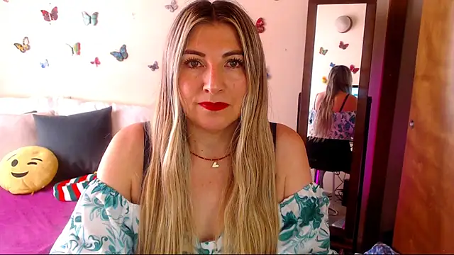 Snapshot of Jolie-Mature chatting on 11-26-25, 06:42 Jolie-Mature online show from 11-26-25, 06:42