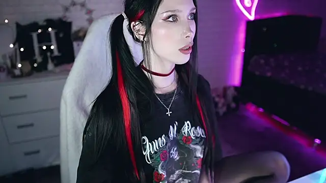 Snapshot of _Uindi_ chatting on 03-10-25, 10:02 Uindi online show from 03-10-25, 10:02