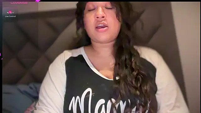 Snapshot of Big_boobs_lau_ chatting on 03-14-25, 05:59 Big boobs lau online show from 03-14-25, 05:59