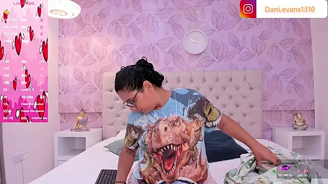 DanielleEvans  online show from 02-12-25, 11:29