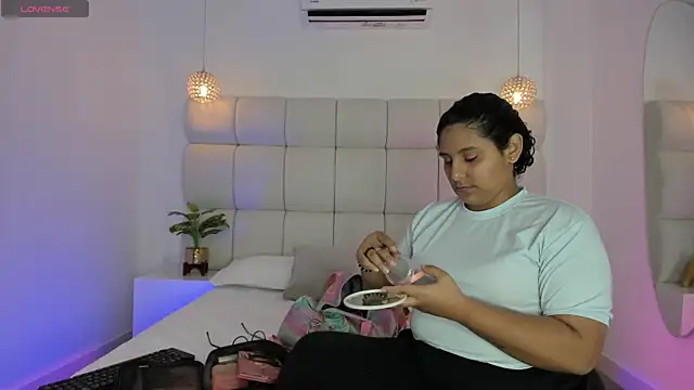 DanielleEvans  online show from 10-09-25, 11:19