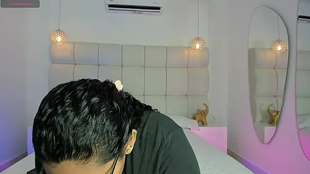 DanielleEvans  online show from 11-22-25, 11:31