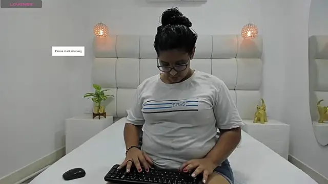 DanielleEvans  online show from 11-29-25, 11:24