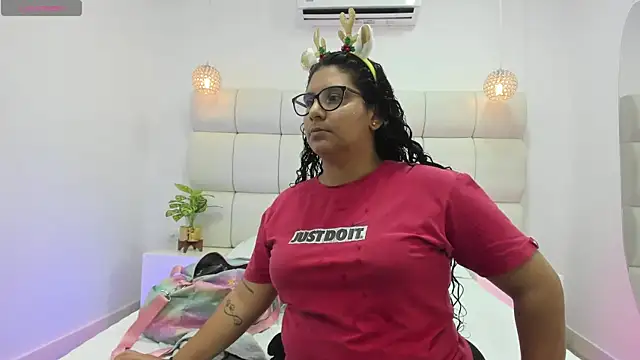 DanielleEvans  online show from 12-01-25, 11:26