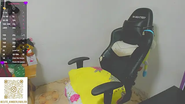 Snapshot of Kim_Wexler chatting on 12-04-25, 10:40 Kim Wexler online show from 12-04-25, 10:40