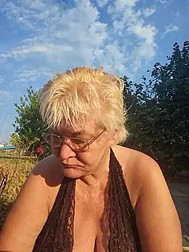Snapshot of milfchantal4 chatting on 06-28-26, 05:24 milfchantal4 online show from 06-28-26, 05:24