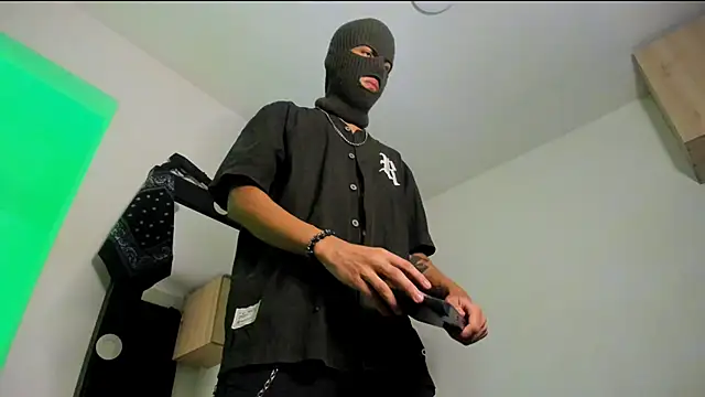 Samuel Suarez online show from 10-20-25, 05:30