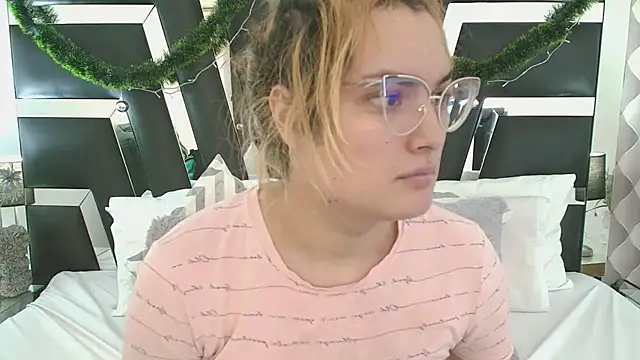 Snapshot of katya_kozlov chatting on 01-21-25, 02:22 katya kozlov online show from 01-21-25, 02:22