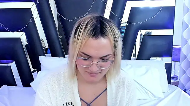 Snapshot of katya_kozlov chatting on 03-01-25, 11:17 katya kozlov online show from 03-01-25, 11:17