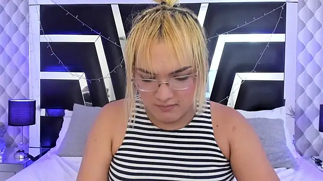 Snapshot of katya_kozlov chatting on 11-17-25, 04:40 katya kozlov online show from 11-17-25, 04:40