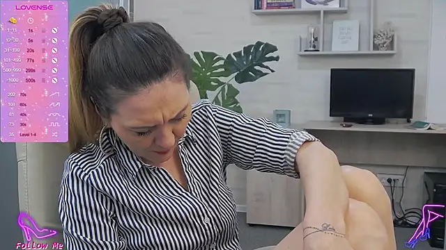 EllaMilf  online show from 01-19-25, 11:23