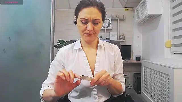 EllaMilf  online show from 02-19-25, 08:41